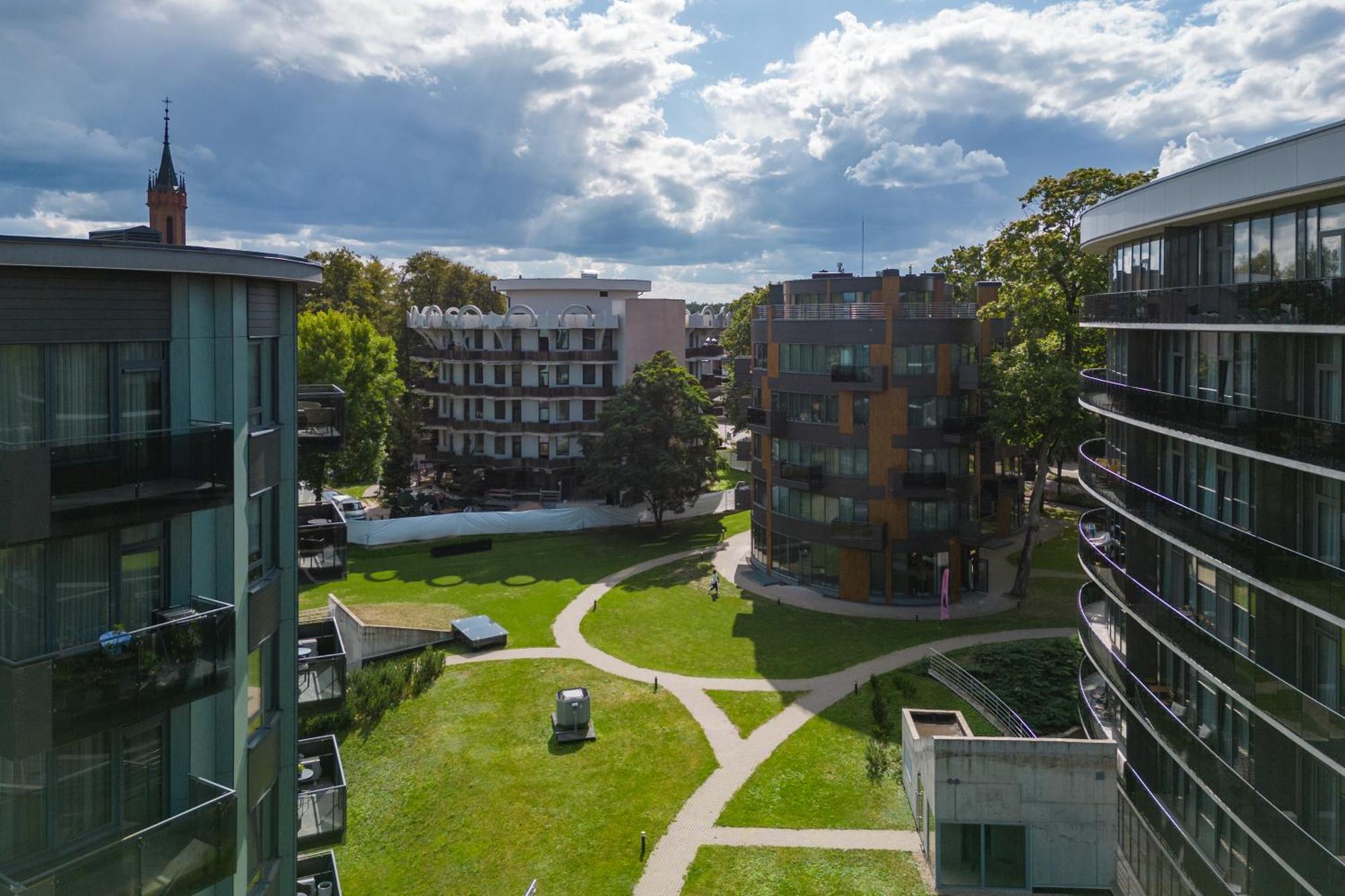 2 Bedroom Apt, 2 Garage Spots & Balconies, Self Check-In, By Cohost Druskininkai Exterior photo